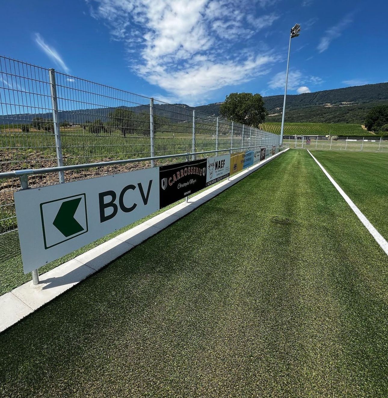 Les panneaux publicitaires autours des terrains du FC Champagne Sport Les panneaux publicitaires autours des terrains du FC Champagne Sport